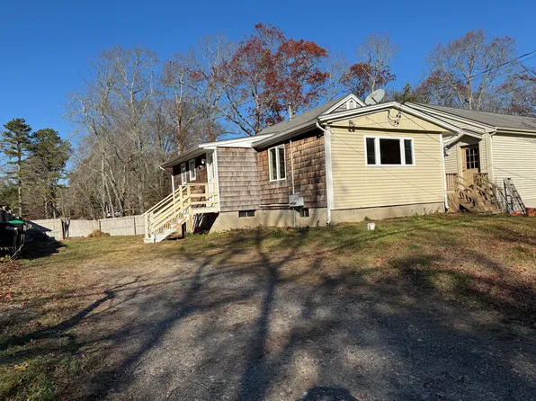 11 Lakeview Blvd, Plymouth, MA 02360