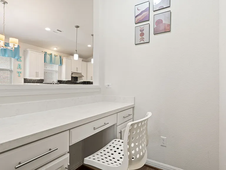 928 Myrna Bnd — Photo 18