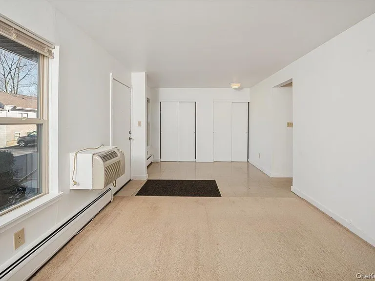 501 Maplewood Gdns — Photo 5