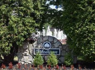 705 Woodhaven Dr, Edison, NJ