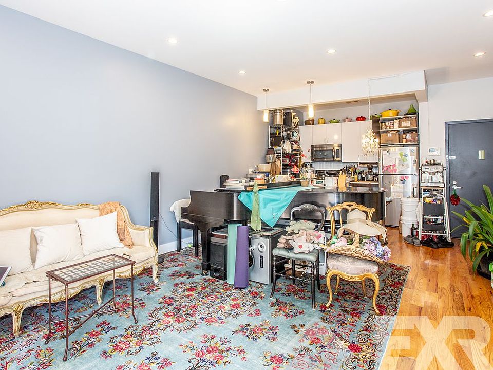 1st image of 318 Hawthorne St APT 1B
