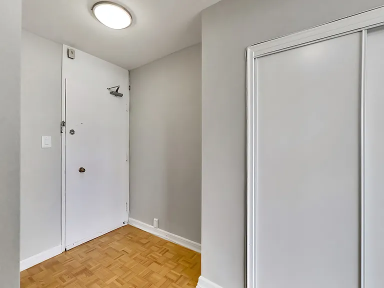630 Roselawn Ave — Photo 18