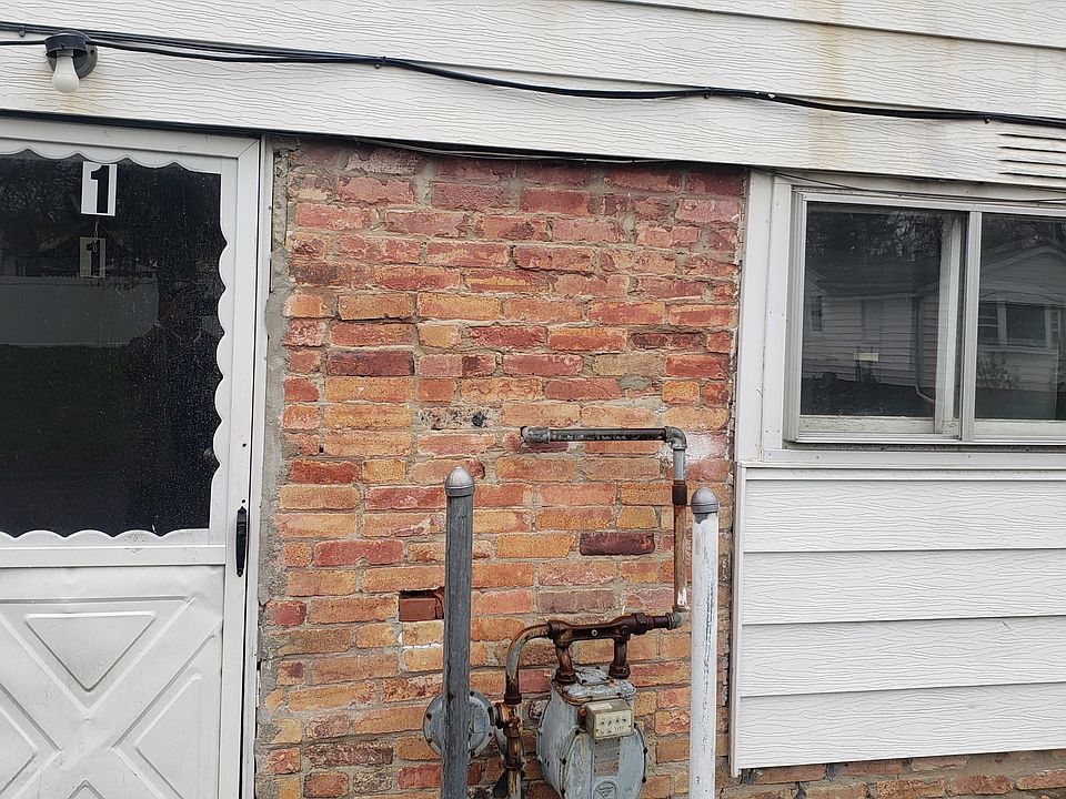 1st image of 4 Essex Ave APT 1