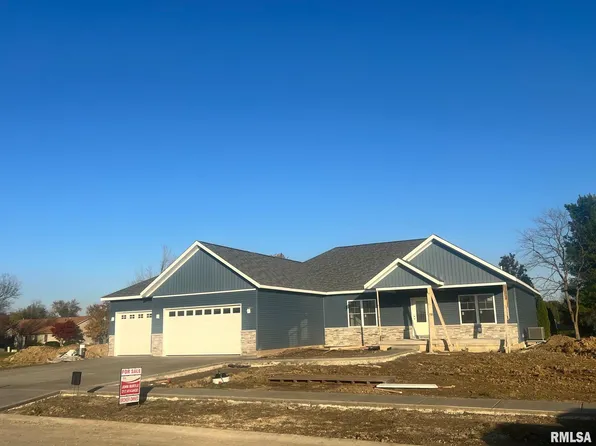 404 Manor Hill Dr, Chatham, IL 62629