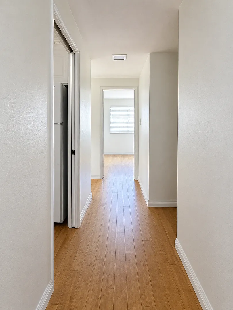 2 bedroom 2 bath condo located in the New Orleans building — Photo 2