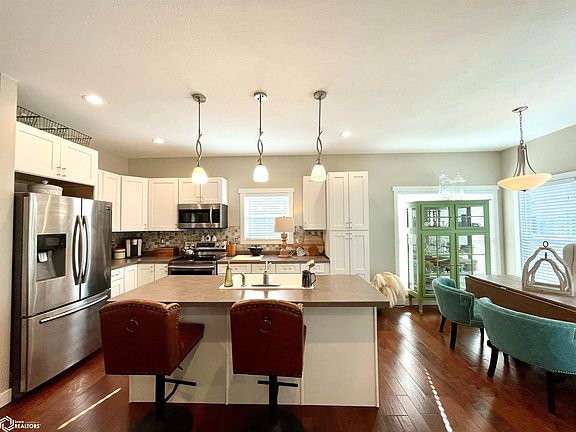 3rd image of 3 Garden Cottage Ln