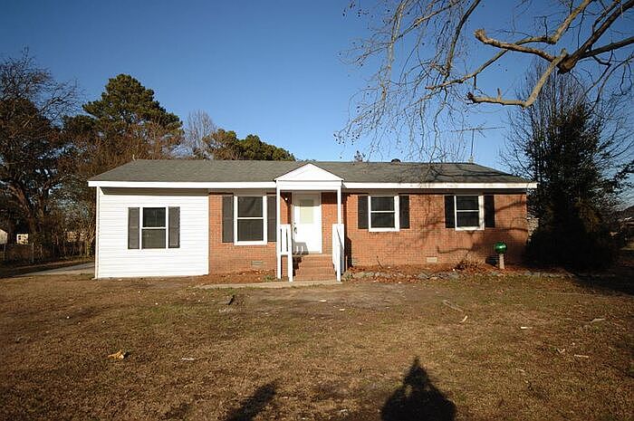 1st image of 105 Rose Dr