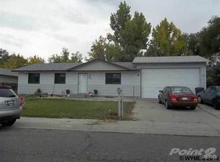 370 Anvil Dr, Green River, WY 82935