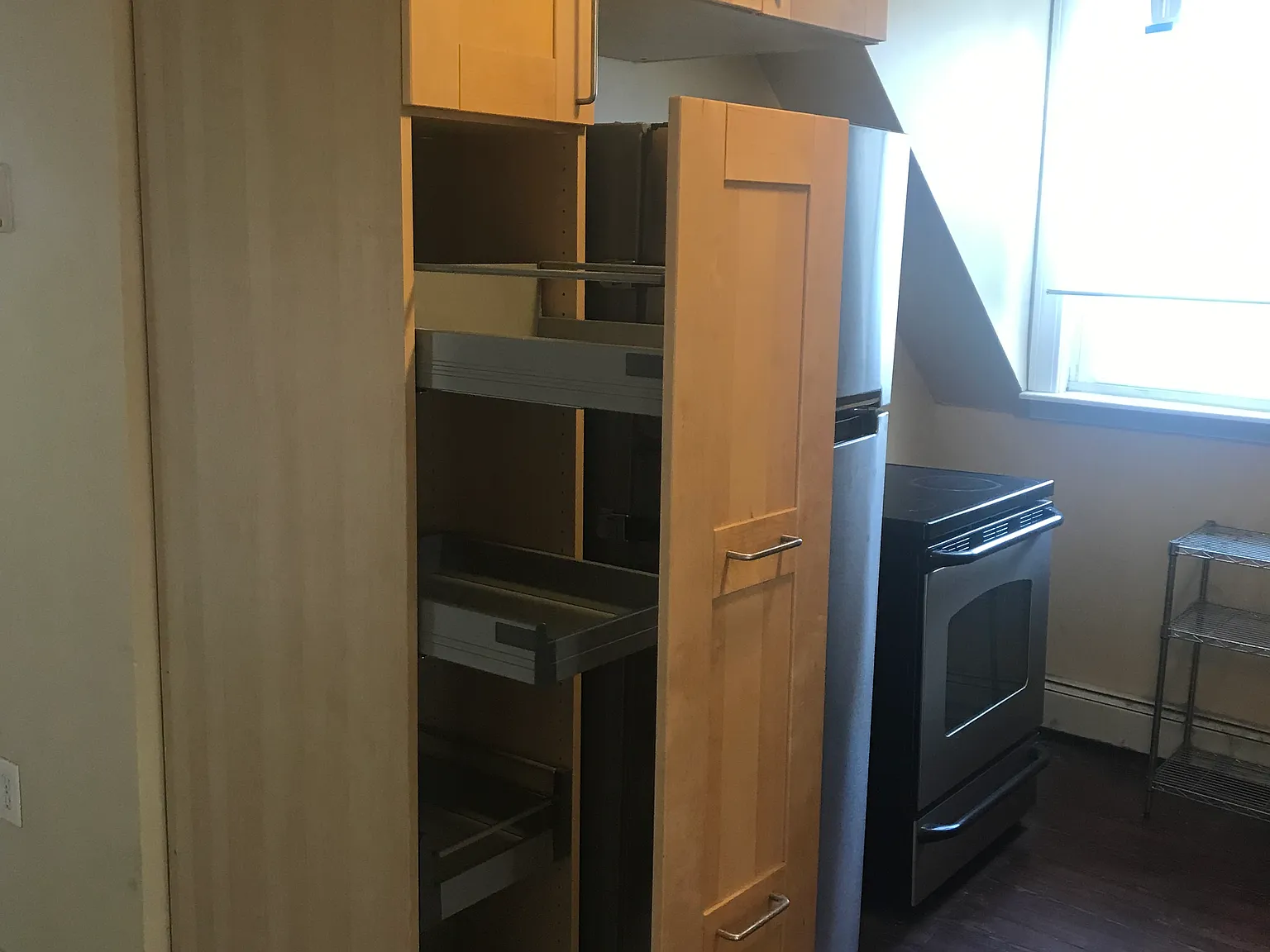 3 bed, 1100 sqft, $2,100 — Photo 3