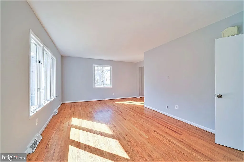 1 bed, 1300 sqft, $1,450 — Photo 4