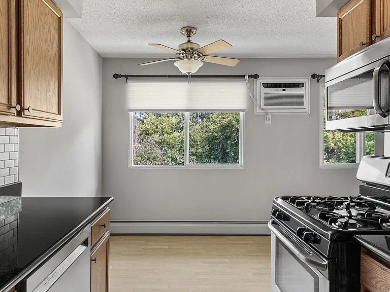 2720 Rosalyn Ct — Photo 42