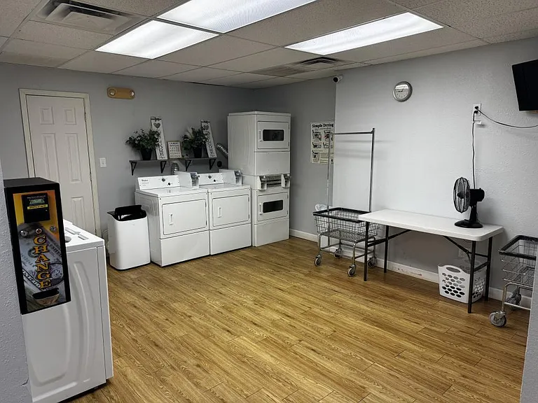 103 E Central Ave — Photo 9
