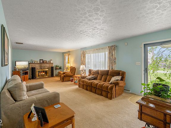 5th image of 5565 Varna Dr