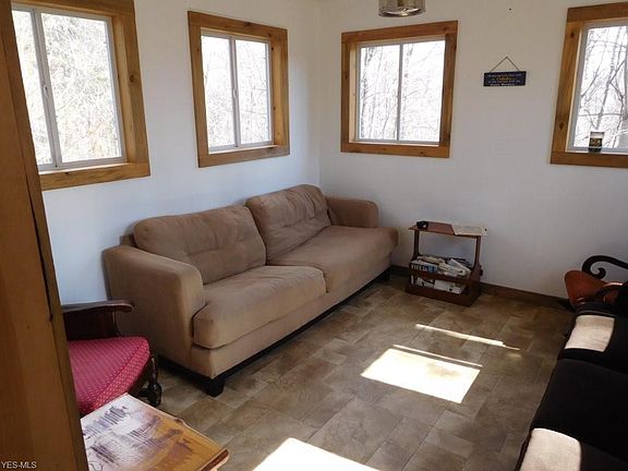 4th image of 33338 Moravian Trl