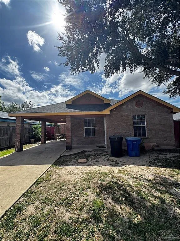 3 bed, 2.0 bath, 1423 sqft, $1,600 — Photo 1