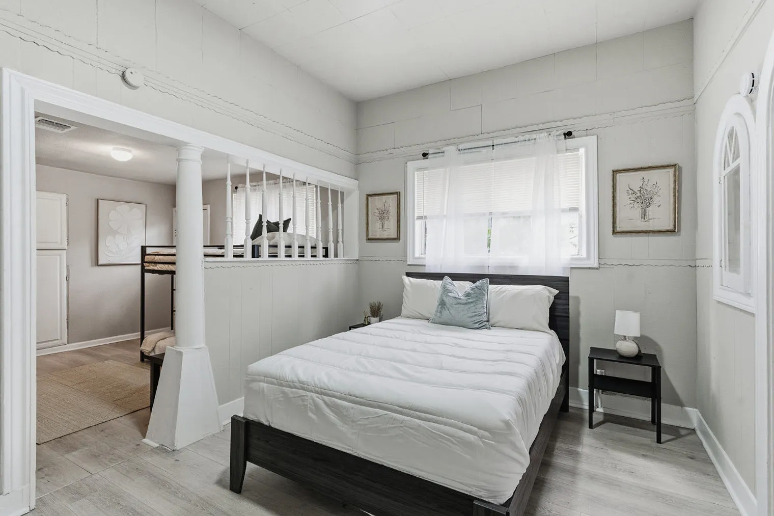 2 bed, 1.0 bath, 2949 sqft, $5,000 — Photo 2