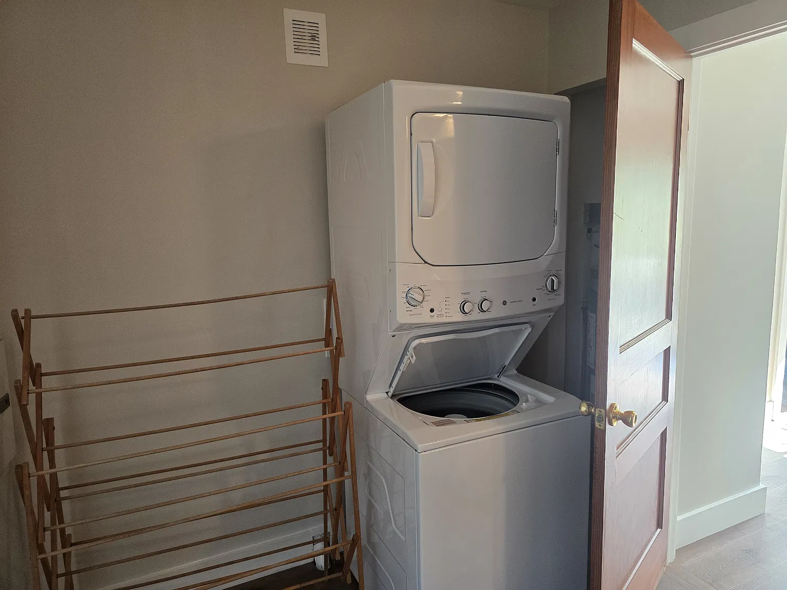 2 bed, 1329 sqft, $2,100 — Photo 4
