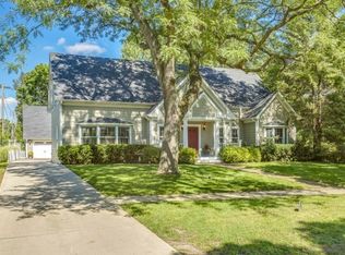 18 Park Ln, Golf, IL 60029