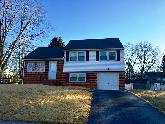2621 Darby Dr — Photo 1
