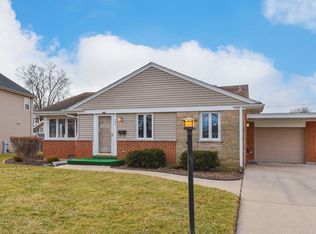 390 E Park Ave, Elmhurst, IL