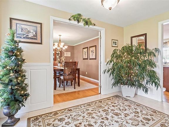 3rd image of 6 Tamarack Dr