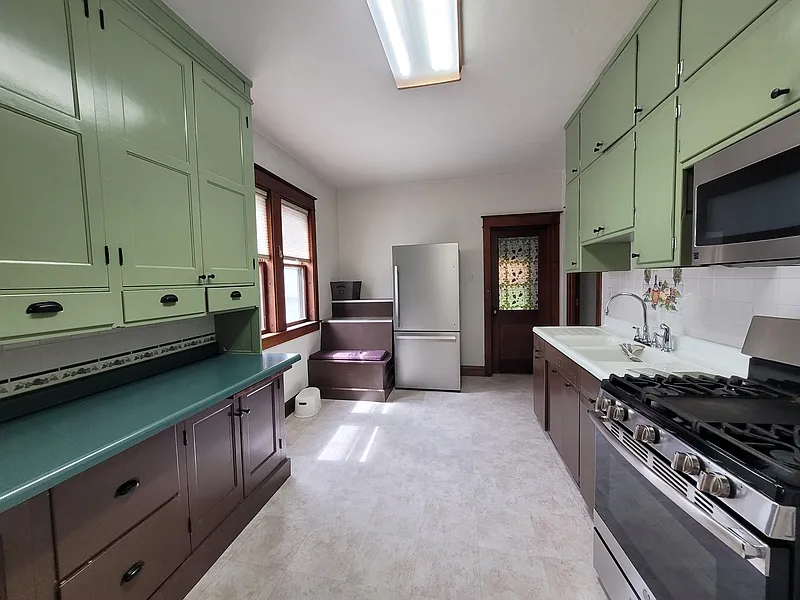 4 bed, 1.0 bath, 1766 sqft, $1,799 — Photo 4