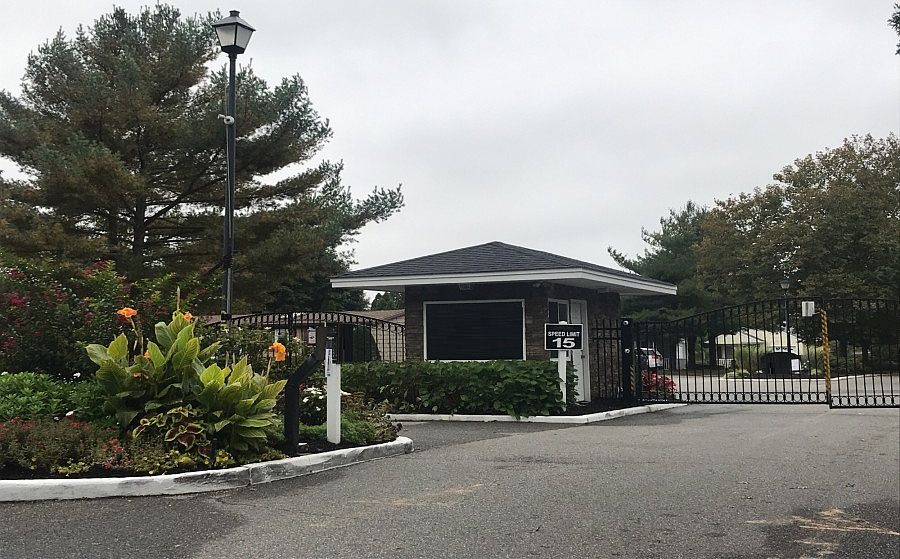 2nd image of 161 Village Cir W