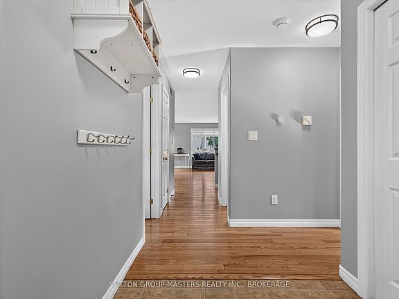 5th image of 192 Kildare Ave W