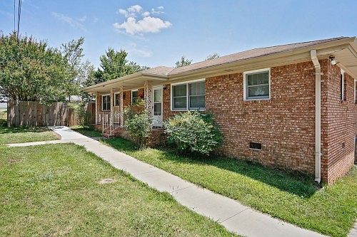 5th image of 2451 Adams Dr SE