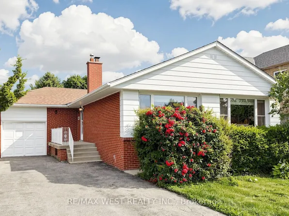 32 Allonsius Dr, Toronto, ON M9C 3N5