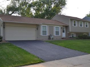 1925 Ridgefield Ln, Naperville, IL