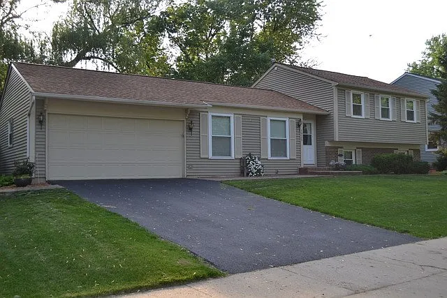 1925 Ridgefield Ln photo 1