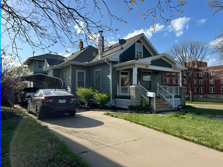 Corner lot with off-street parking