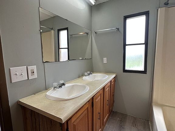 3rd image of 155 Valentine Dr