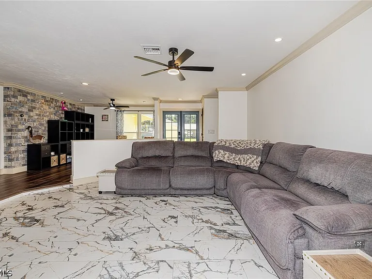 2507 Lakeview Dr — Photo 10