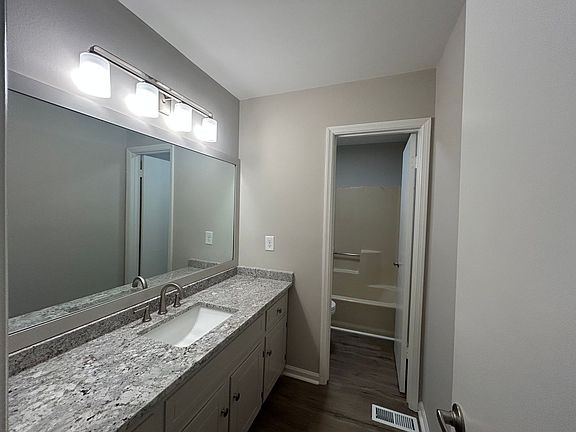 5th image of 542 Greentree Ter
