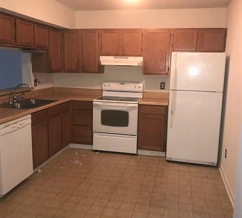 5th image of 122 Montview Forest Dr