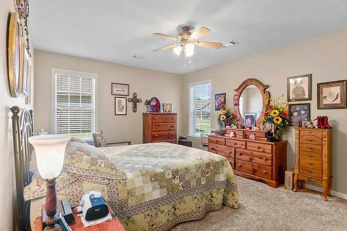 3 bed, 1713 sqft, $1,950 — Photo 4