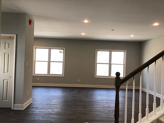 4th image of 318 Bradford Ave