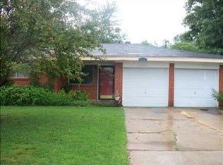 824 SE 9th St, Moore, OK 73160