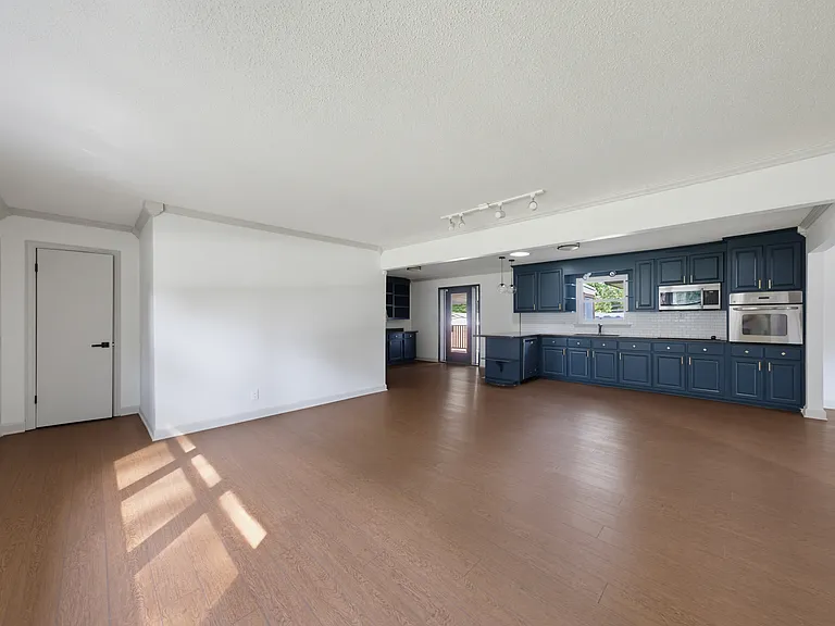 3363 Denise St — Photo 10