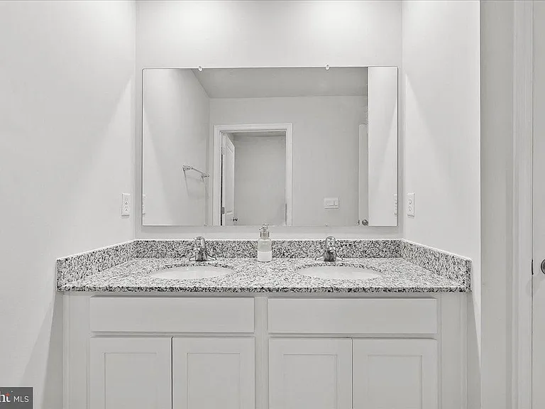 109 Woodford Dr — Photo 27