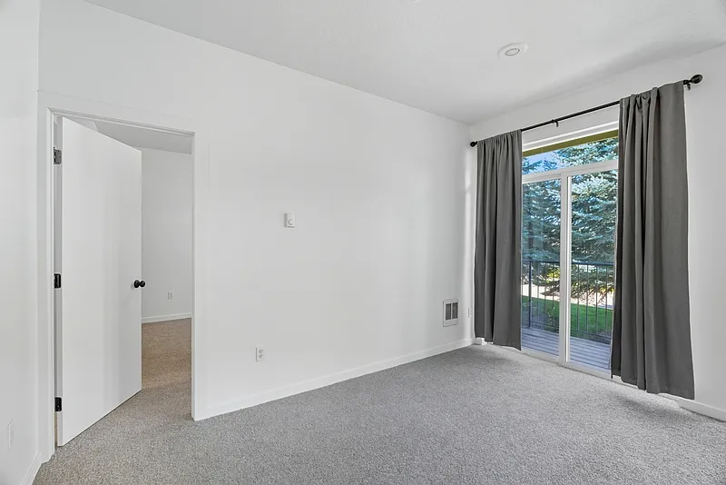 2 bed, 2.0 bath, 1053 sqft, $1,595 — Photo 4