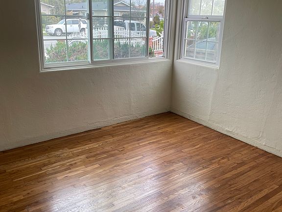 3rd image of 7646 Wells Ave