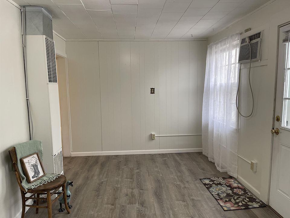 318 S 8th St, Thermopolis, WY 82443 Zillow