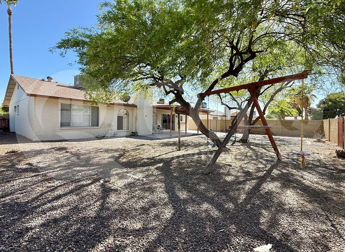 3 bed, 2.0 bath, 1452 sqft, $2,199 — Photo 4