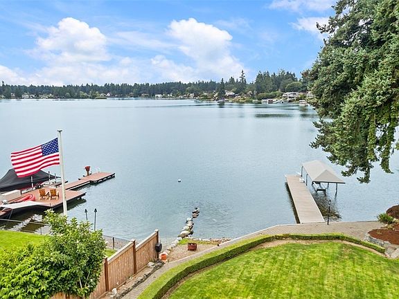 The views are hard to beat. With a view of the lake from the majority of rooms, you can watch eagles fish and float planes take off! 