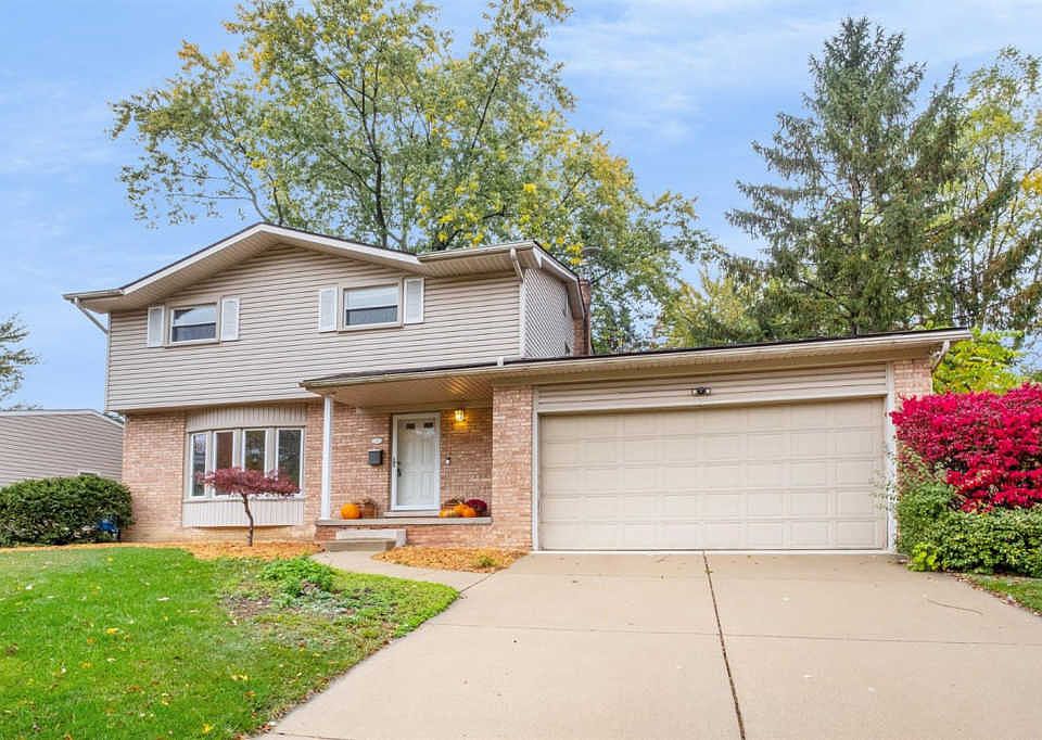 1st image of 1365 Kuehnle St