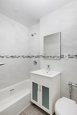 Sold by Modern Spaces | media 9