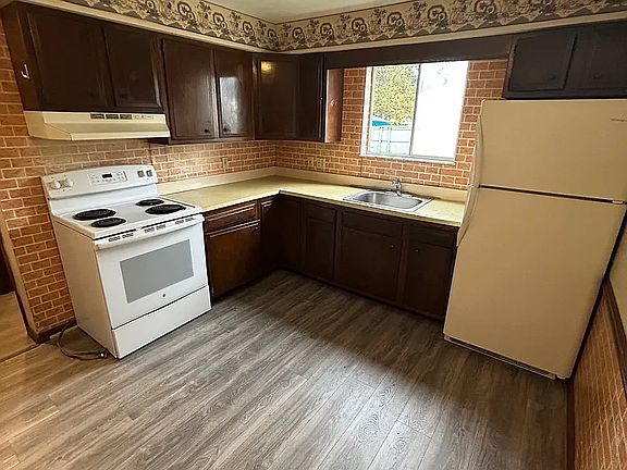 2nd image of 1216 W 23rd St